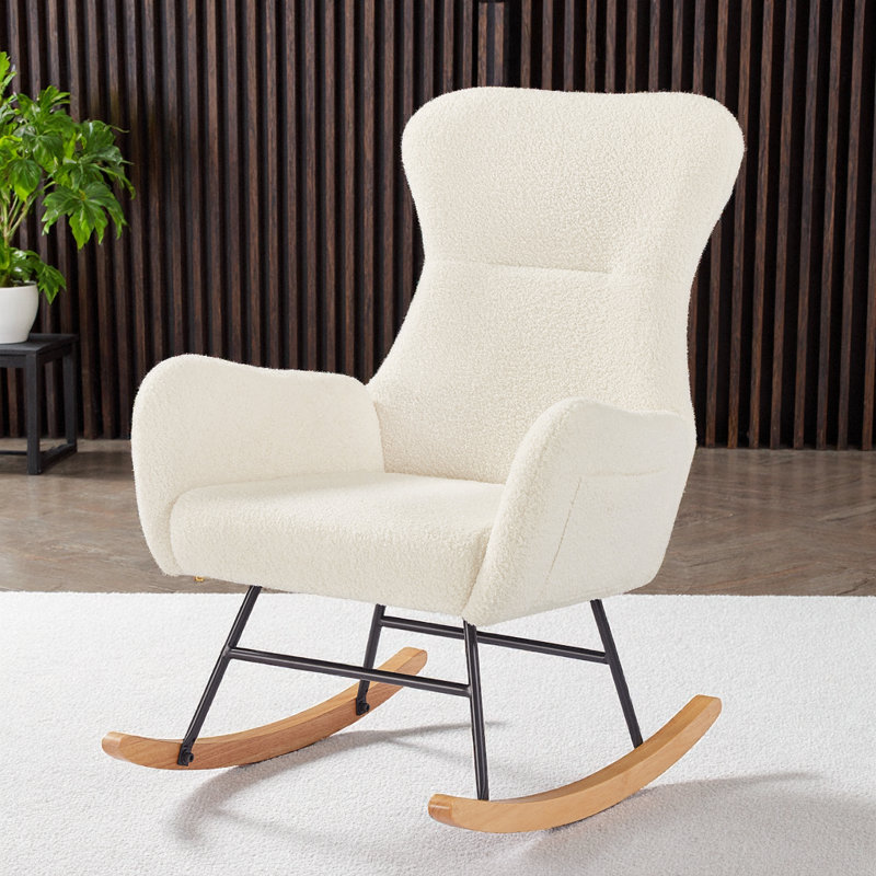 Chaise berçante en tissu blanc cassé avec structure en métal et revêtement blanc crème