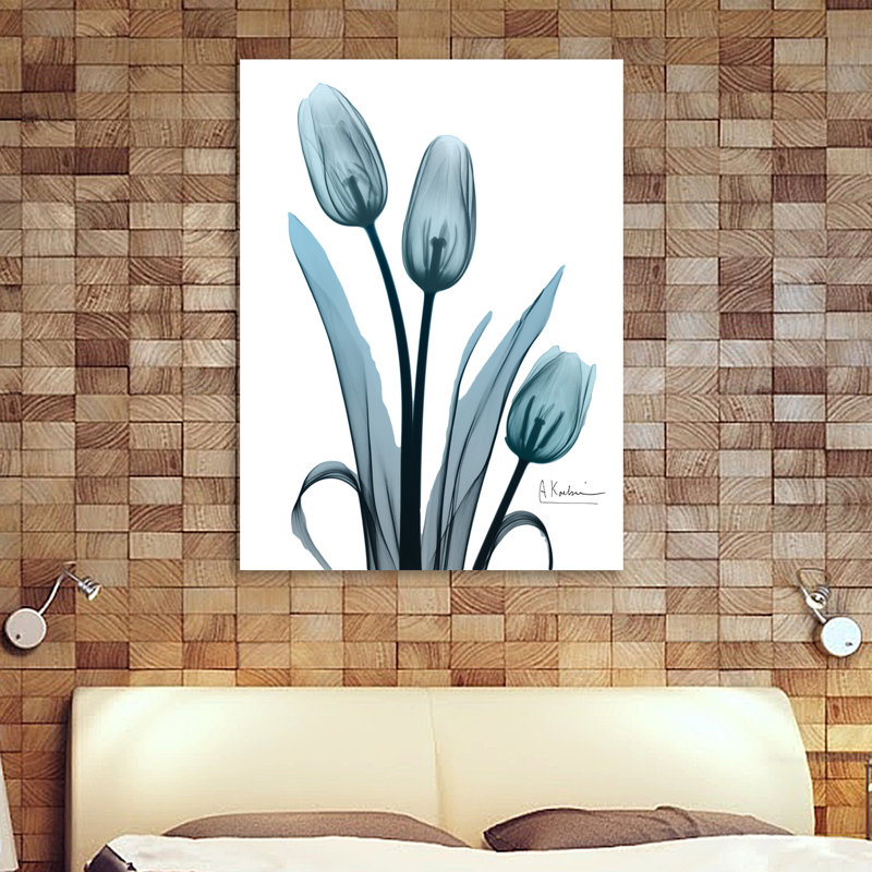 «Midnight Sky Tulip Trio», impression sur toile tendue, H 20 po x l 15 po