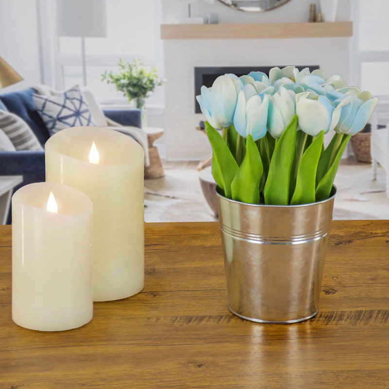Bouquet de tulipes dans un pot en métal, Bleu