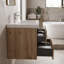 Meuble-lavabo mural en mélamine de 61 cm (24 po), aspect bois naturel, résistant à l'usure et aux égratignures, surface non poreuse et facile à nettoyer.-1823346538-1823346550