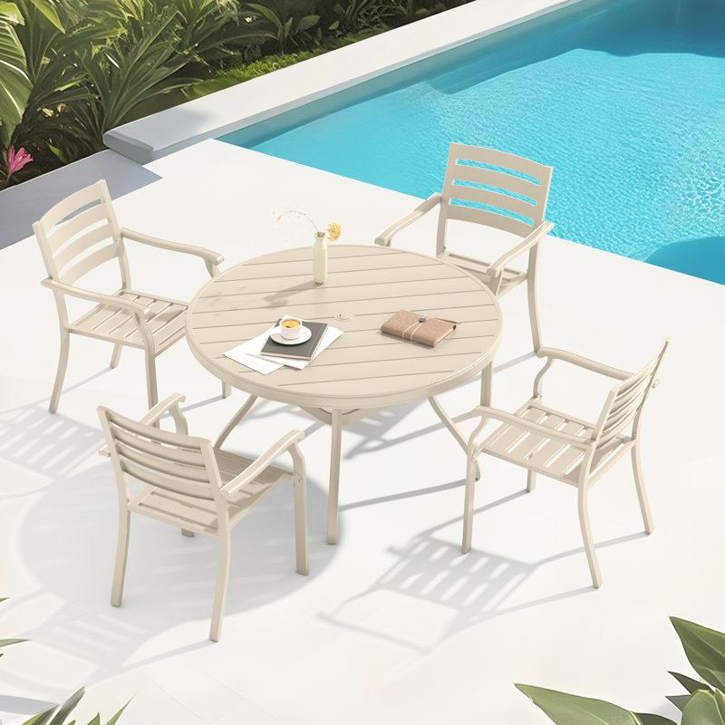 Ensemble de salle à manger d'extérieur pour patio 5 pièces, 4 chaises empilables et une table ronde de 40,6 po avec trou de parasol réglable, matériau résistant aux intempéries, arrangement de sièges pour la pelouse, épissure en métal