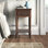 Table d'appoint latérale à 1 tiroir en bois brun Markley, 16 po x 16 po x 29 po