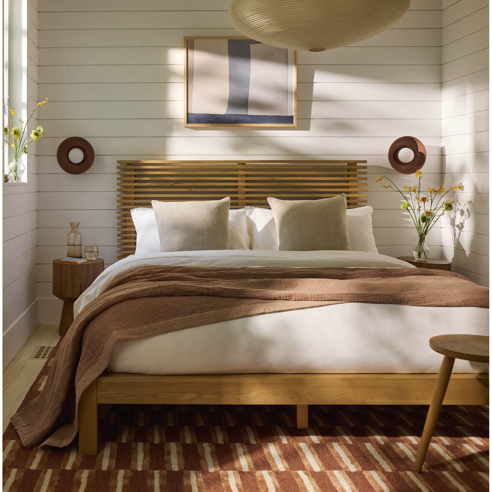 Finnian Solid Wood Platform Bed, Full / Double, Light Oak