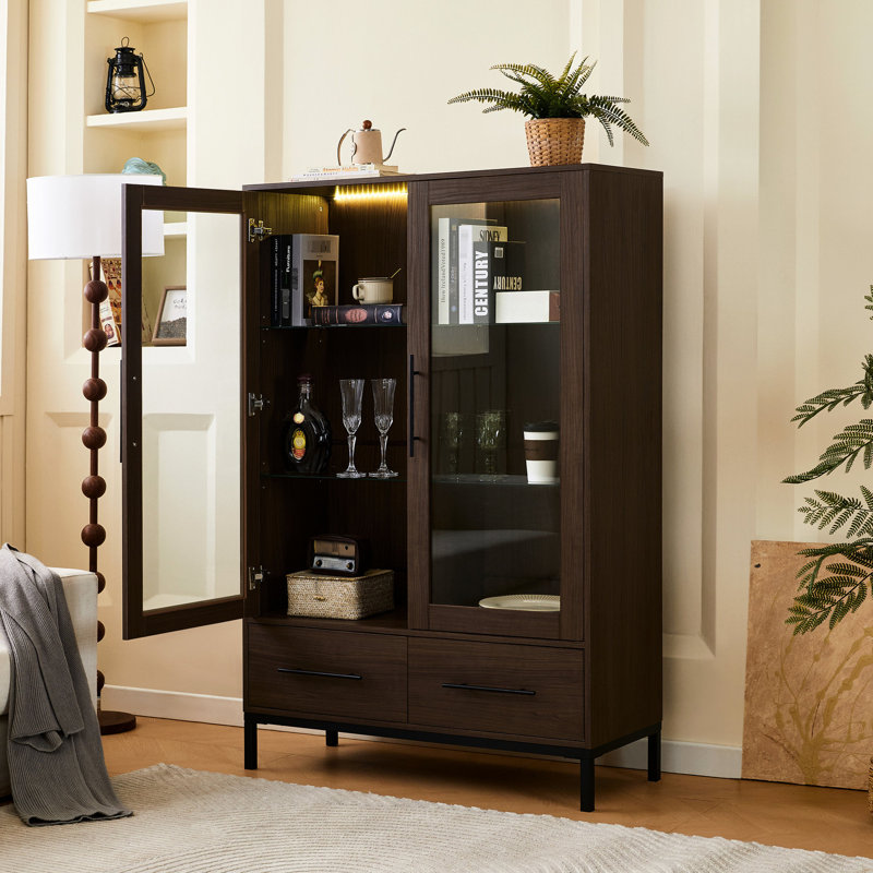 Grande vitrine moderne de 60 po avec porte en verre trempé et éclairage à DEL pour le salon, le bureau, la finition noyer, 4 tablettes réglables, 2 tiroirs, la porte de construction, les lumières, le bureau, la construction