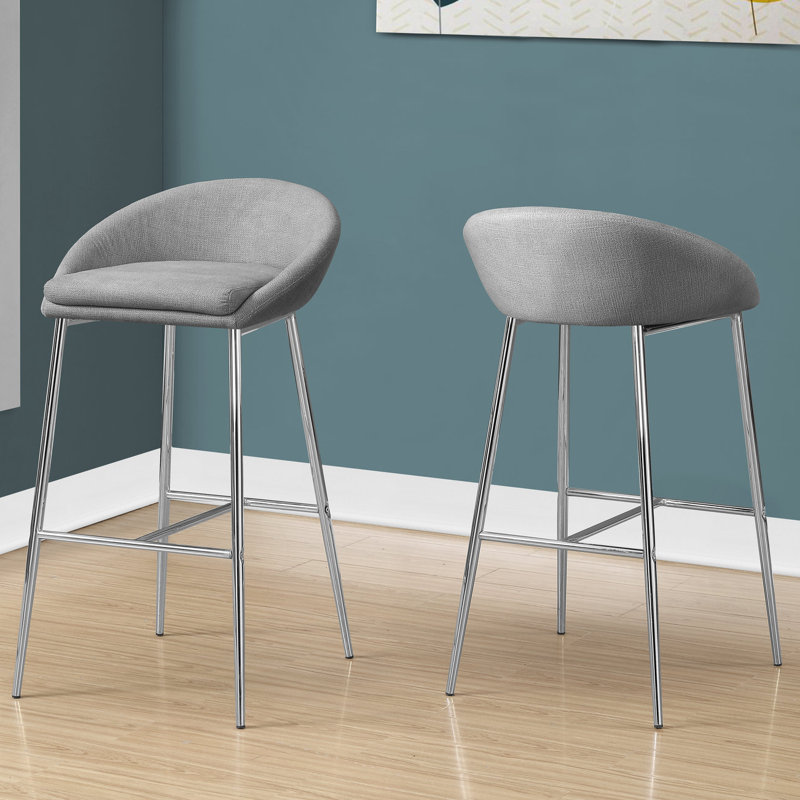 Tabouret de bar ou de cuisine à hauteur de comptoir chromé de style contemporain Clouchete, Gris
