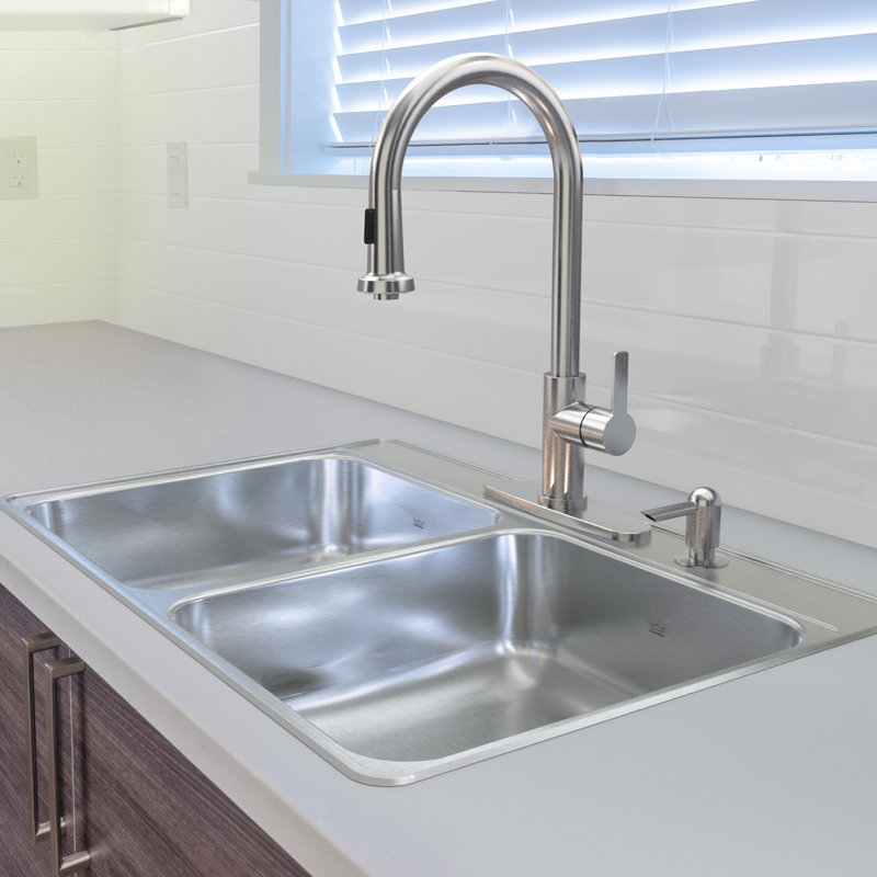 Évier de cuisine à double cuve encastrable l 33 po x l 22 po en acier inoxydable Creemore, 4 trous