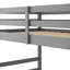 Lit superposé simple gris avec pieds en pin massif, garde-corps pleine longueur pour la sécurité, petites chambres peu encombrantes, ensemble de lattes inclus, stabilité du cadre, fonctionnel dans des espaces limités, convient aux matelas