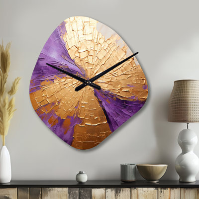 Or lunaire doré et mauve I - peinture abstraite horloge murale en métal asymétrique, horloge murale beige
