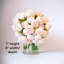 Arrangements floraux de pivoines dans un vase-380400436