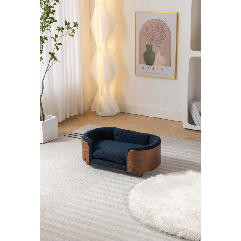 Lit pour chien surélevé de style scandinave avec pattes en bois massif et dossier en bois courbé noyer, velours