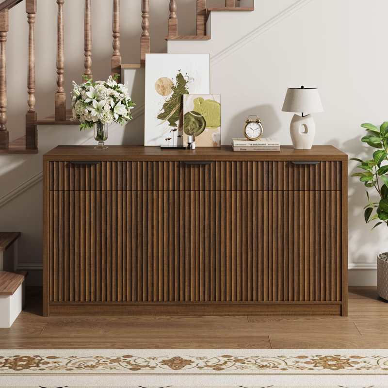 Buffet à panneau cannelé, armoire de rangement moderne avec longues poignées dorées, armoire large pour le salon de la salle à manger