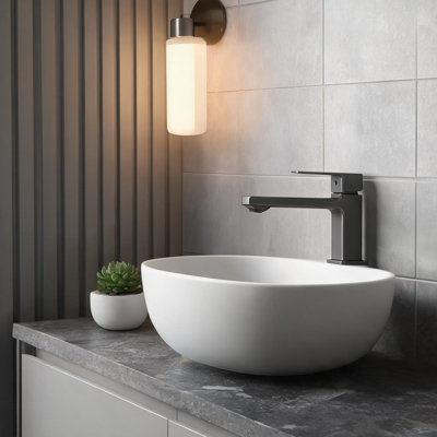 Robinet de salle de bain à poignée simple 33 po x 21 po x 7 po avec construction en métal et détails en céramique