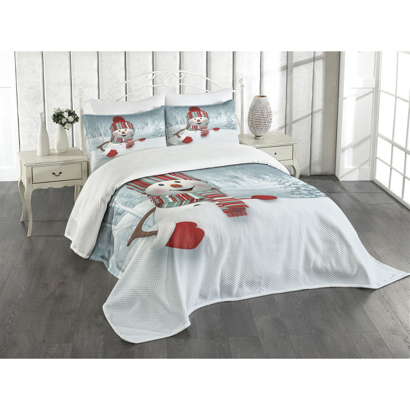 White Quilted Polyester Queen Bedspread Set with Pillow Shams
