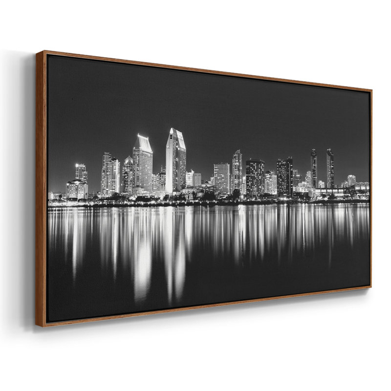 San Diego Lights- Toile tendue avec châssis tendue, prête à être accrochée, H 25 po x l 49 po, Noyer
