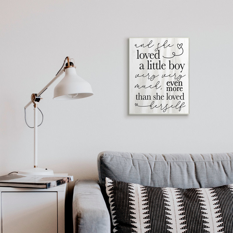 «Lived A Little Boy», phrase «Family Home Sentiments», H 19 po x l 13 po, Plaque murale