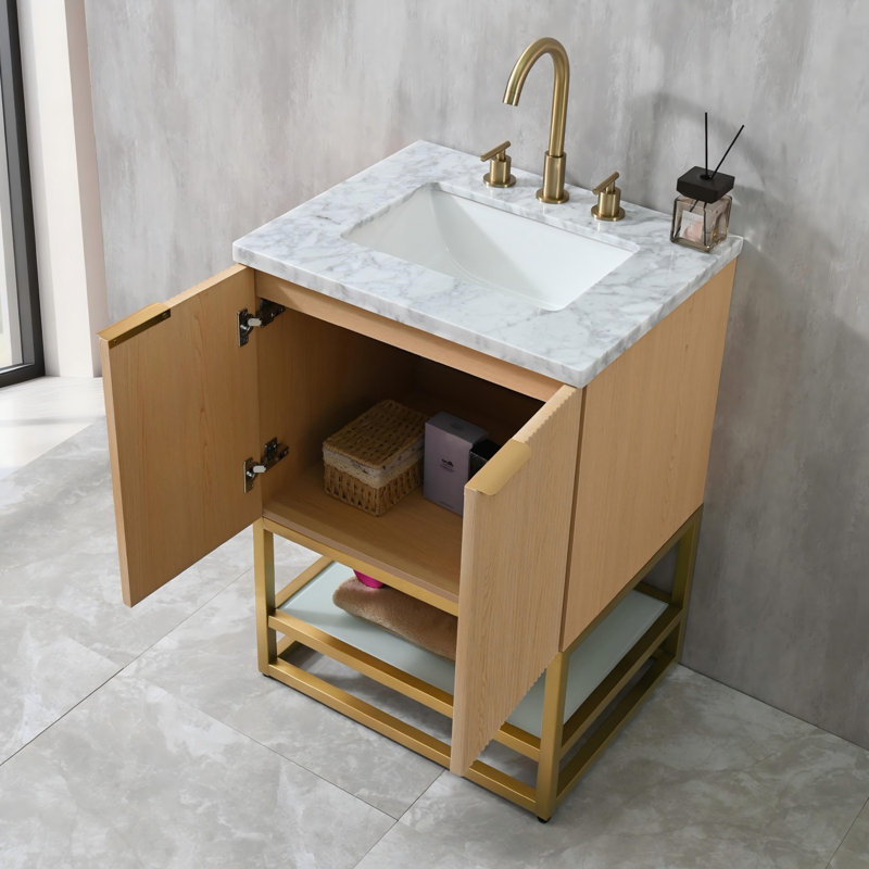 Meuble-lavabo de salle de bain avec comptoir en marbre de Carrare naturel de 61 cm (24 po), lavabo encastré en céramique, portes à fermeture amortie et tablette ouverte.
