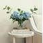 Arrangement floral d'hortensia Keenum dans un vase-98496616