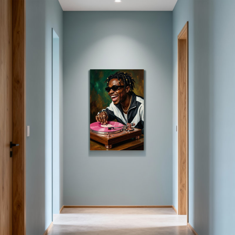 Homme à la mode avec des peurs et des lunettes de soleil jouant du vinyle