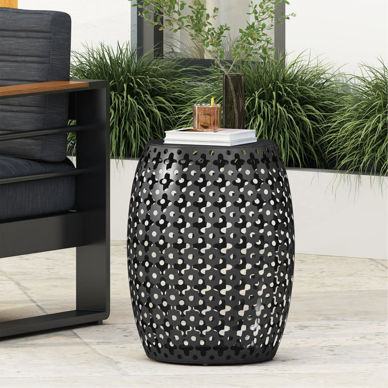 Charmante table de bout en métal au design exquis pour des espaces élégants