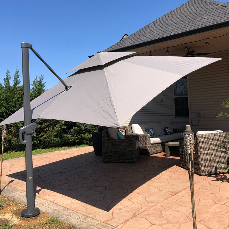Parasol en porte-à-faux carré en tissu avancé de 11 pi Manhattan avec contrepoids inclus, base en terre, gris galet