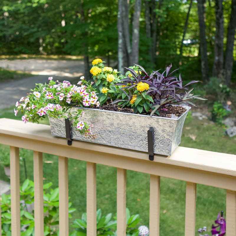 Nickelle Metal Planter