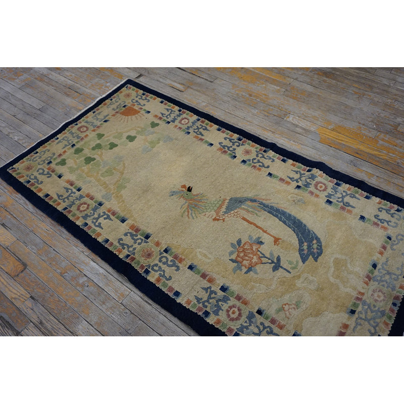 Tapis rectangulaire en laine noué à la main chinois antique et ivoire de style Pékin