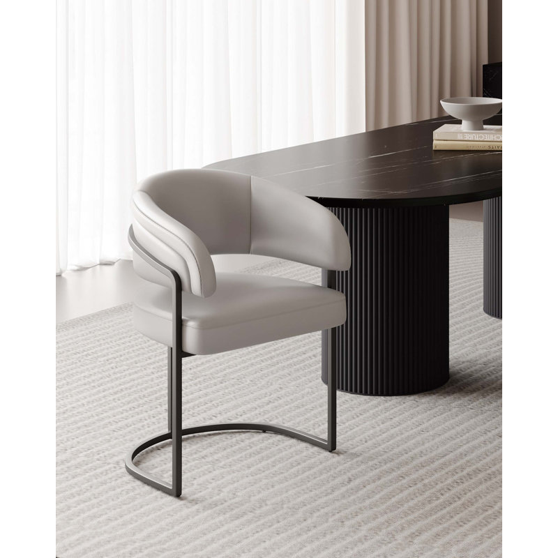 Chaise rembourrée en cuir gris clair Augusta, Gris clair