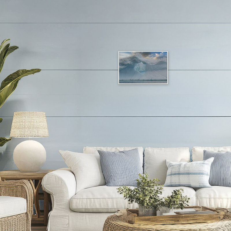 Giclée géante encadrée en forme d'iceberg, design par Richard Silver, H 12 po x l 18 po