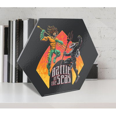 Aquaman 2 (Battle Of The Seas) Knexagon Wood Print