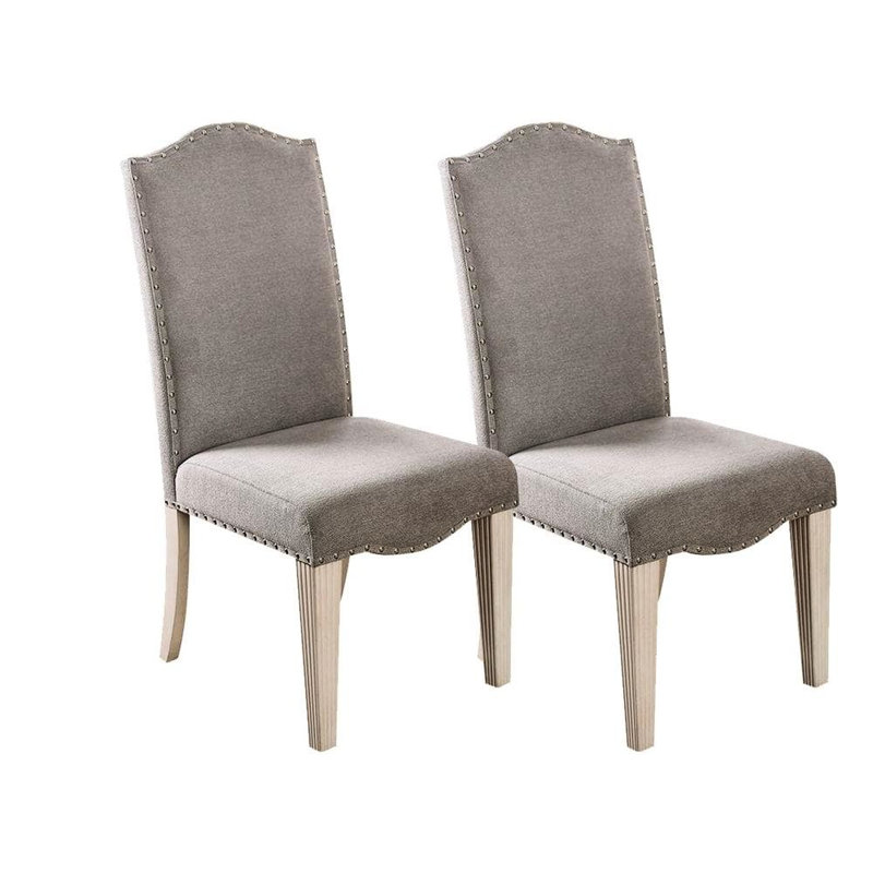 2 chaises d'appoint style transitionnel, tissu gris, structure blanc antique, dossier brun clair, pieds cannelés, chaise et tissu d'ameublement gris, dossier en bois massif