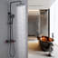 Système de douche thermostatique avec valve brute