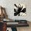 «Flowers Black White 16» par Ray Heere, art mural en verre acrylique, 12 po x 12 po-590348581
