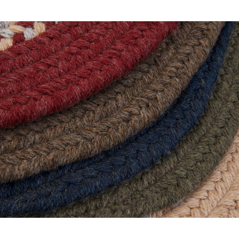 Bordered Machine Made Handwoven Wool Area Rug in Gray/White, Oval 2' x 3'