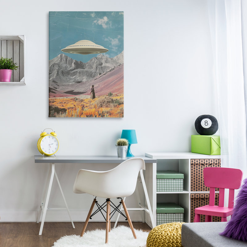 Toile UFO au-dessus de Mountain Valley, design par Wumples, H 45 po x l 30 po