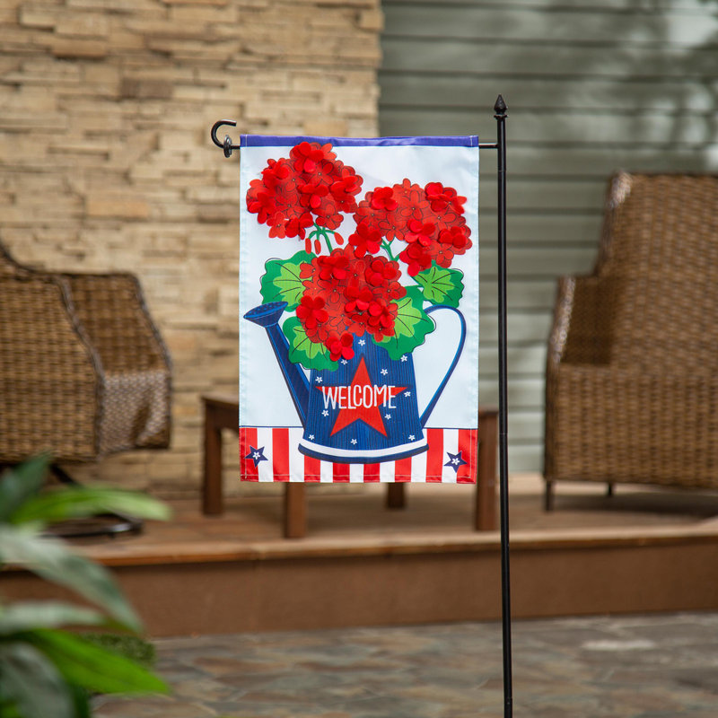 Drapeau de jardin patriotique à géraniums