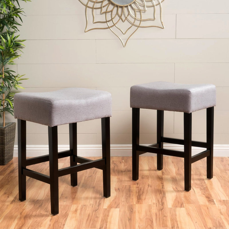 Tabouret de comptoir 2 kd sans dossier, gris. Coussin de siège en tissu doux, fabrication en bois. Améliore la maison. P 15,78 po x l 18,17 po. H 26,9 po. Pieds robustes.