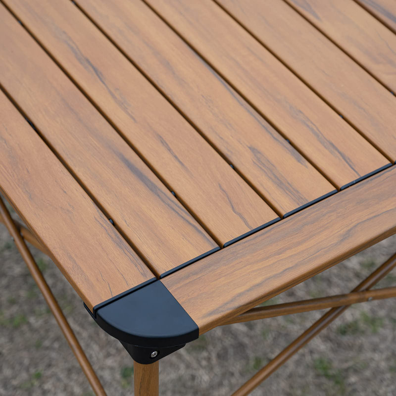 Table carrée pliante, Nature