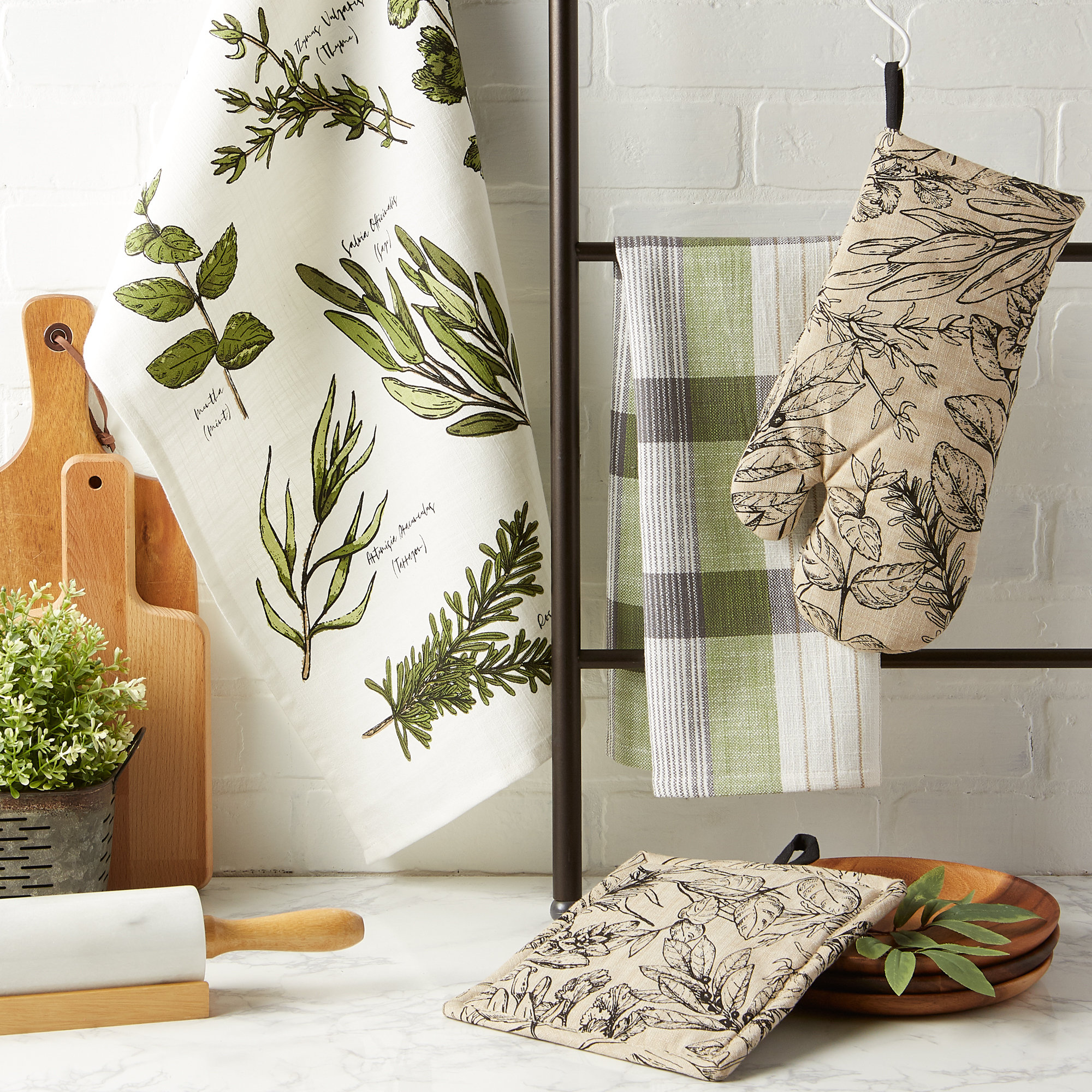 Design Imports Fresh Herbs Kitchen 4-Piece Potholder and Oven Mitt Set & Reviews | Wayfair