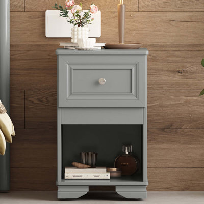 Table de chevet élégante avec tiroir et tablette ouverte pour la chambre à coucher, table de chevet de style rétro avec design classique et poignée en métal