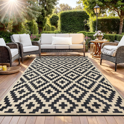 Tapis d'extérieur géométriques noirs et beiges avec motif en croix