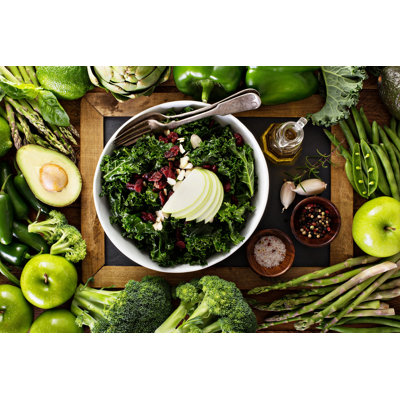 Salade de chou frisé et légumes