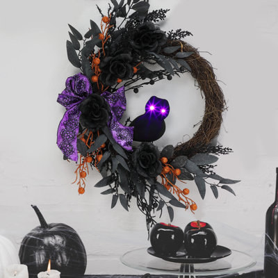 Couronne d'Halloween illuminée 22 po avec yeux brillants, roses noires, baies oranges et ruban - Décoration murale pour l'extérieur