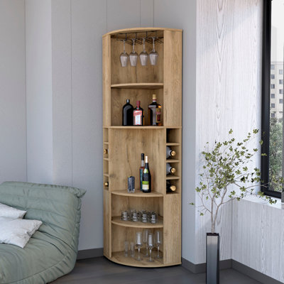 Armoire de bar d'angle - 5 tablettes pour une gestion efficace de l'espace en bois naturel, 8 fentes pour bouteilles de vin, 5 tablettes de rangement spacieuses pour le salon, profondeur de 18,5 pouces 