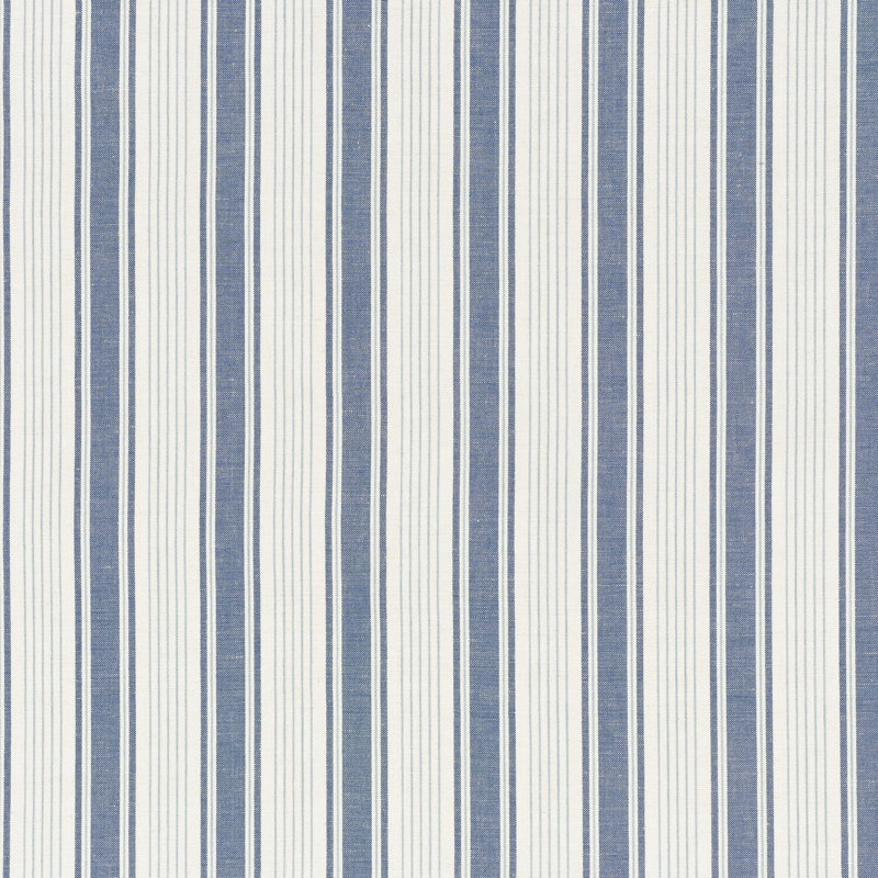 Tissu rayé Schumacher x Mark D. Sikes Ojai, Bleu Berlin