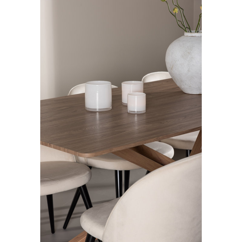 Henefer 6 - Person Dining Set