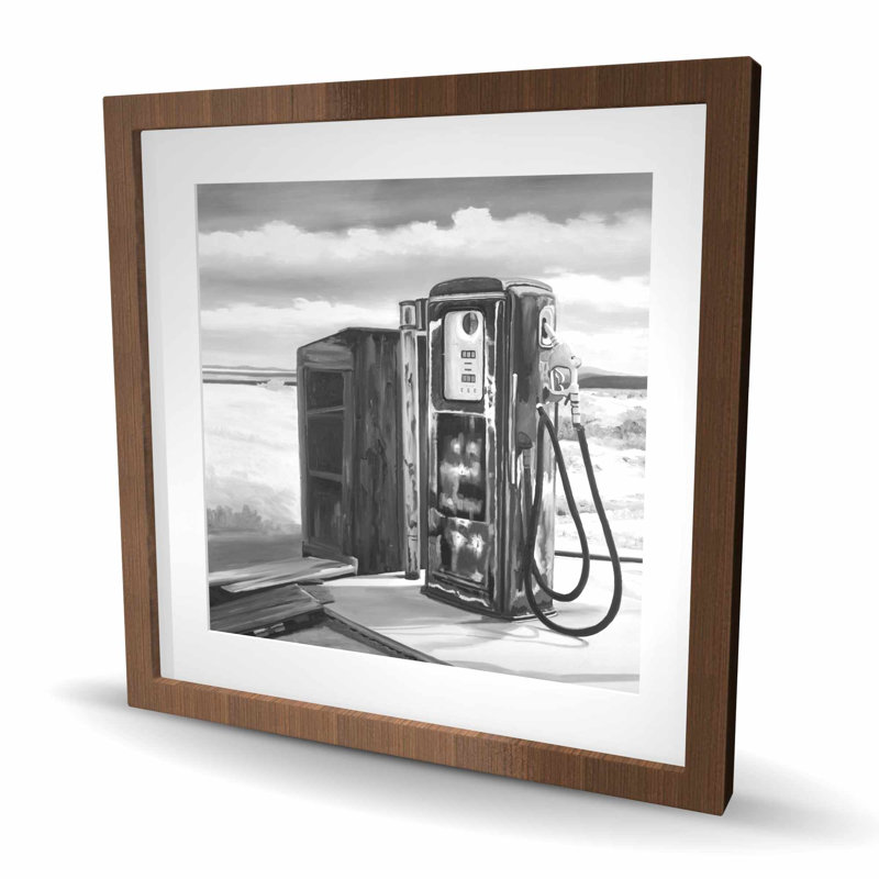 «Old Gas Pump - Black & White Still Life», reproduction encadrée | Décoration, H 24 po x l 24 po