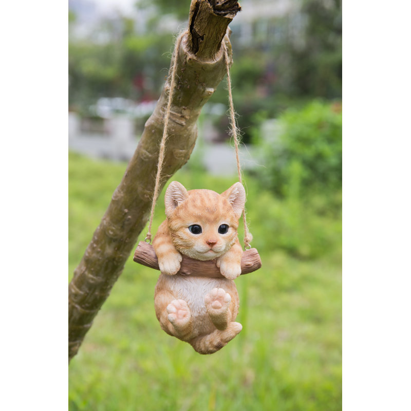Statue de chaton tabby suspendu