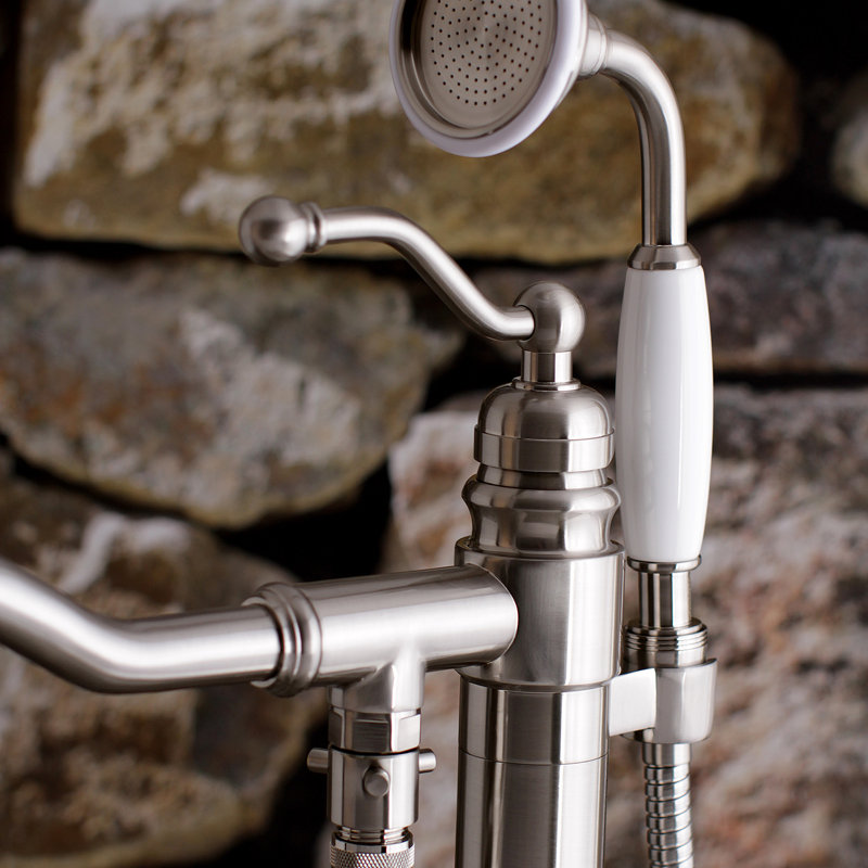 Robinet de baignoire autoportant à poignée simple 1 trou avec pomme de douche à main Kingston Brass English Country
