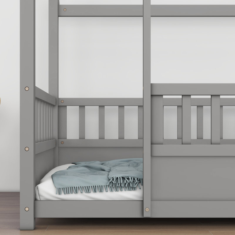 Lit simple en bois rustique avec cadre de maison, design gris pin pour enfants
