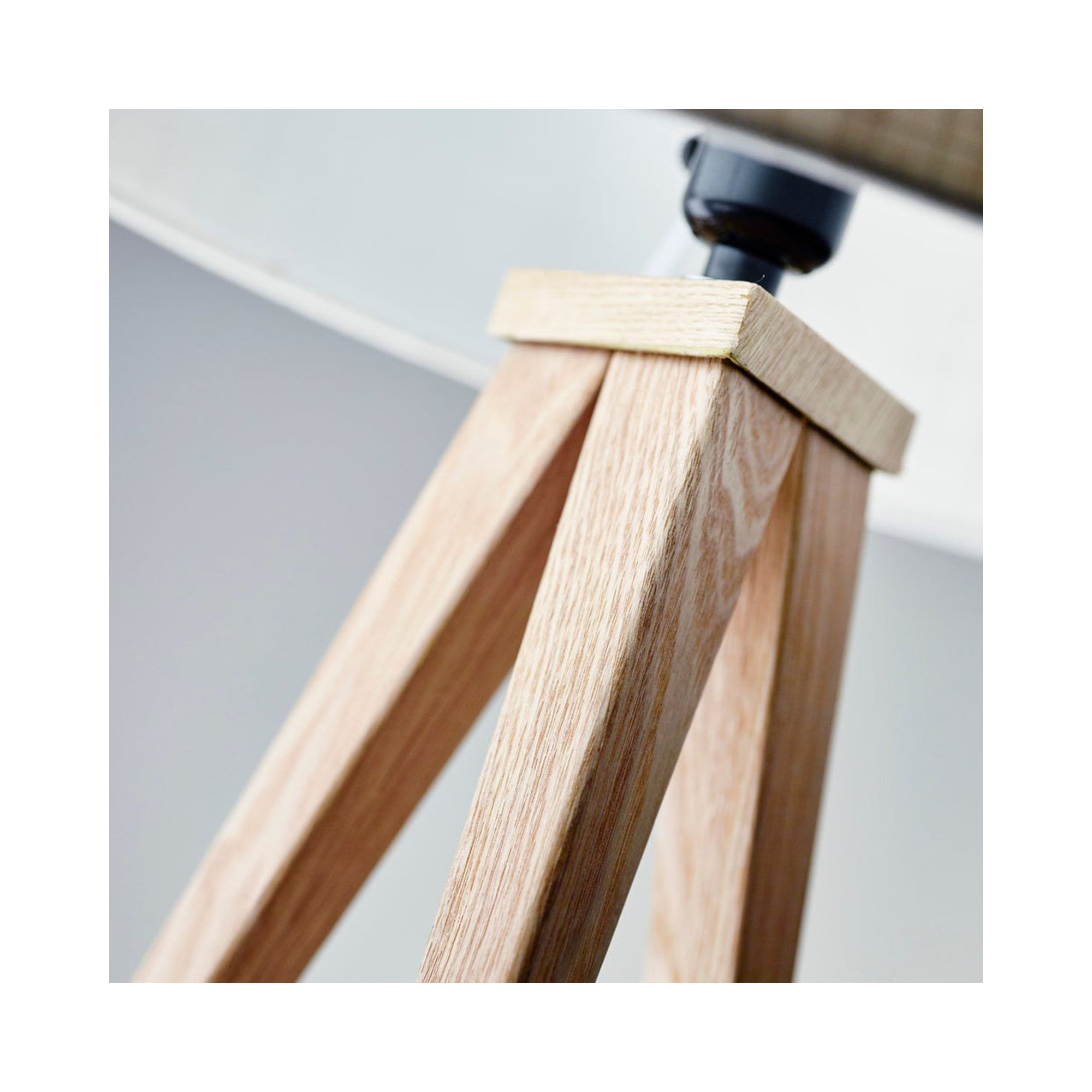 Cas Wood Tripod Lamp